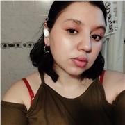 Profesora de Derecho imparte clases a estudiantes de secundario y de universidad